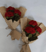 Ramo de rosas rojas crochet