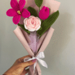 Ramo rosa, tulipán y flor fucsia crochet