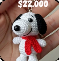Llavero Tejido Snoopy con Bufanda Roja