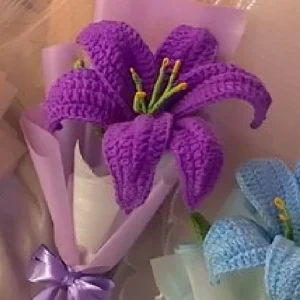 Ramo individual lirio morado crochet