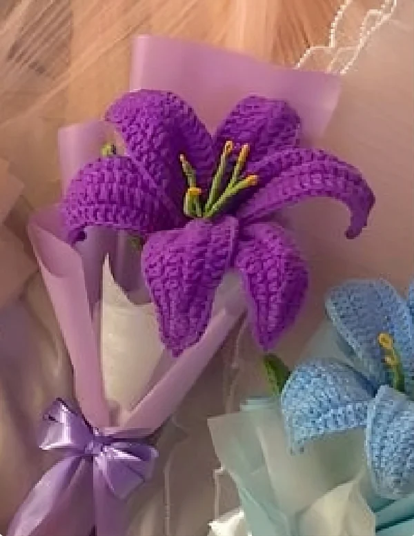 Ramo individual lirio morado crochet